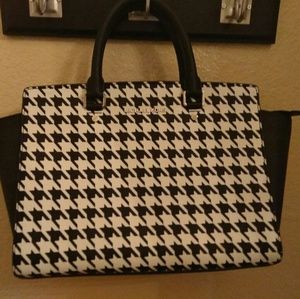 Black and white MK handbag. Perfect condition